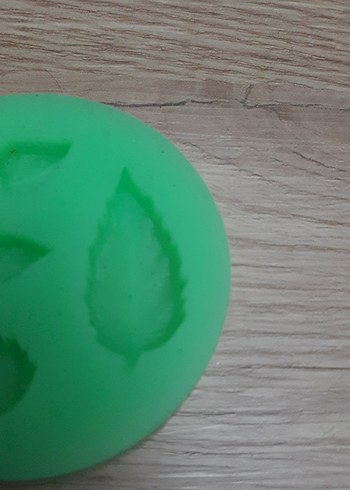 Yeşil Yaprak ve Kalp Desenli Sabun Kalıbı - Görsel 2