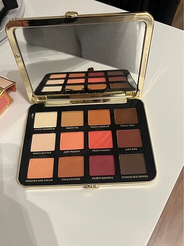 Beden Too Faced Just Peach Far Paleti