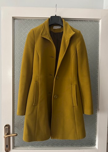 Sarı Düğmeli Kadın Midi Kaban - Görsel 2