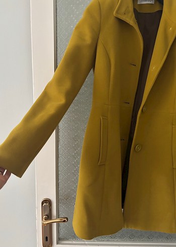 Sarı Düğmeli Kadın Midi Kaban - Görsel 3