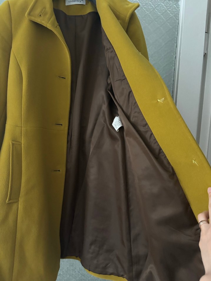 Sarı Düğmeli Kadın Midi Kaban - Görsel 5