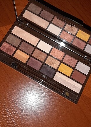 The pink elleys 16lı far paleti