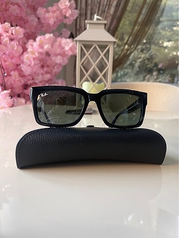 Ray ban
