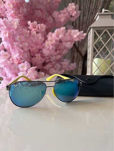Ray ban