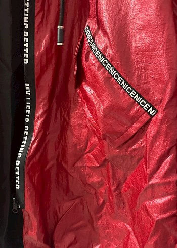 Parlak Kırmızı Kadın Yağmurluk - Görsel 3