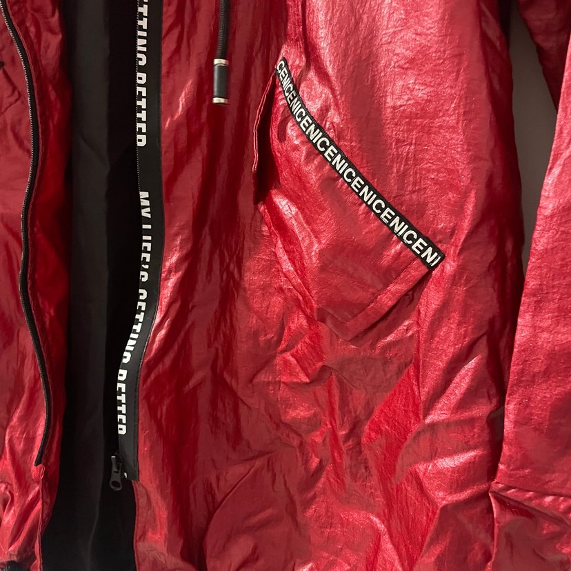 Parlak Kırmızı Kadın Yağmurluk - Görsel 3