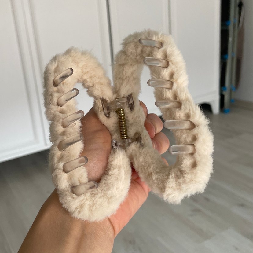 Kürk Detaylı Yün Beyaz Saç Tokası - Görsel 2