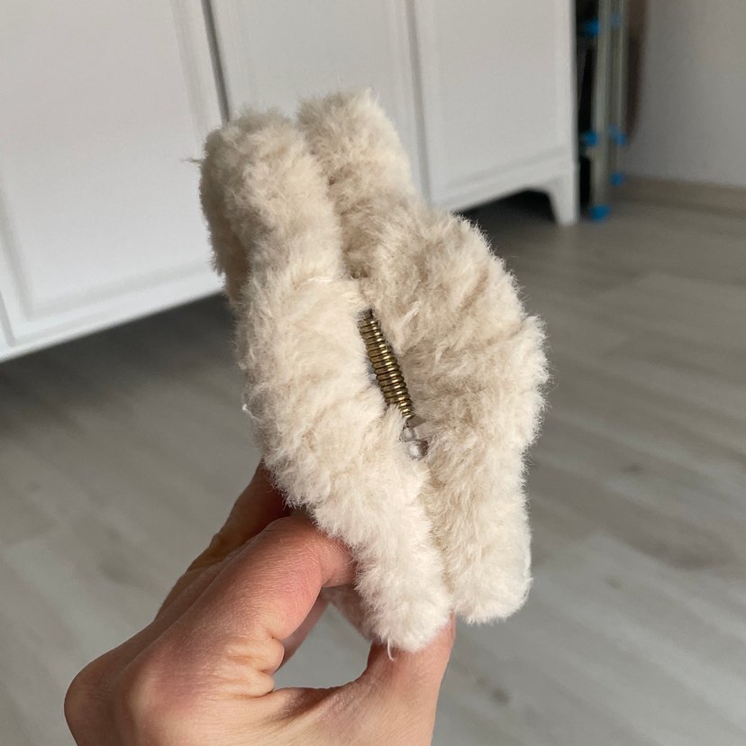 Kürk Detaylı Yün Beyaz Saç Tokası - Görsel 3