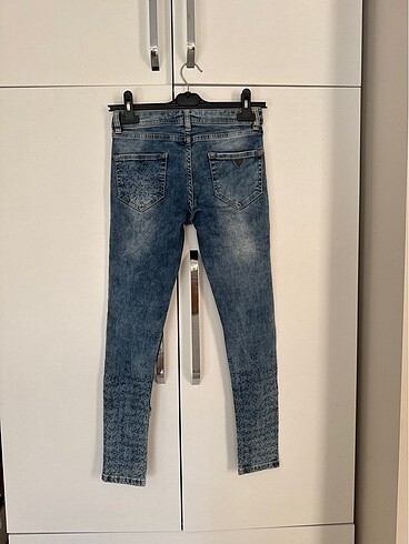 s Beden mavi Renk ORJİNAL Guess Düşük Bel Taşlı Kot Pantolon
