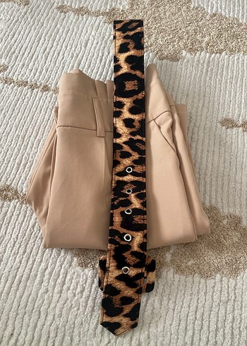 Leopar Desenli Kemerli Bej Kadın Kumaş Pantolon - Görsel 2