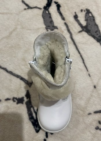 Kız Çocuk Beyaz Kürk Detaylı Bot - Görsel 3