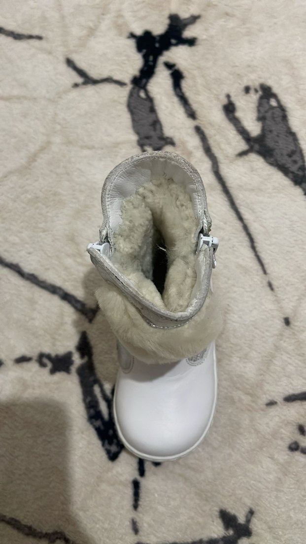 Kız Çocuk Beyaz Kürk Detaylı Bot - Görsel 3