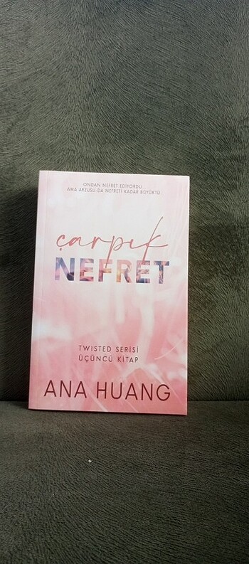 Çarpık Nefret (Ana Huang) 