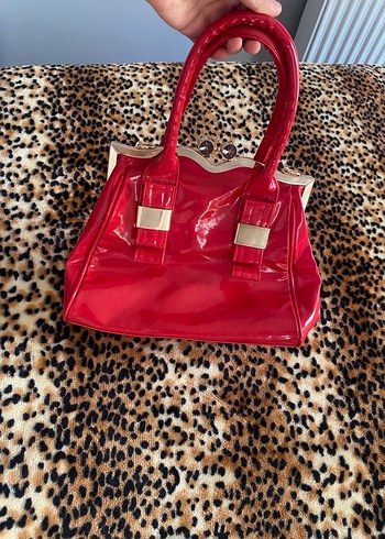 Kırmızı Parlak Deri Tokalı Kadın Çanta - Görsel 4