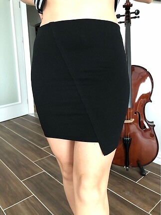 Stradivarius siyah asimetrik mini penye etek