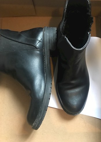 Siyah Deri Tokalı Kadın Bot - Görsel 4
