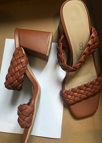 Deri Kahverengi Örgü Detaylı Blok Topuk Terlik - Görsel 3