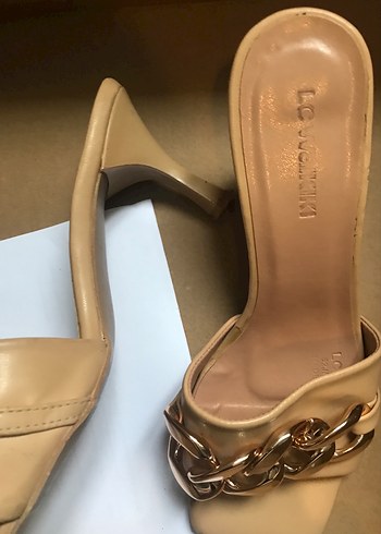 Bej Zincir Detaylı Kadın Topuklu Terlik - Görsel 3