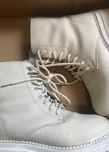 Kadın Beyaz Deri Dolgu Topuklu Bot - Görsel 4