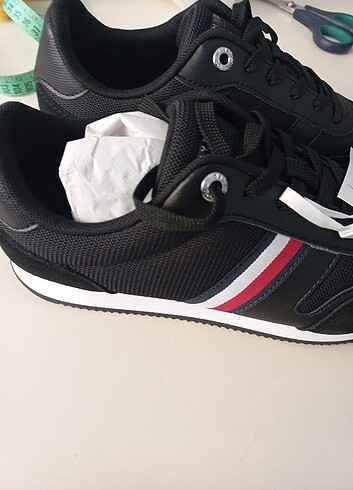 Tommyhilfiger orjinal etiketli sıfır urun