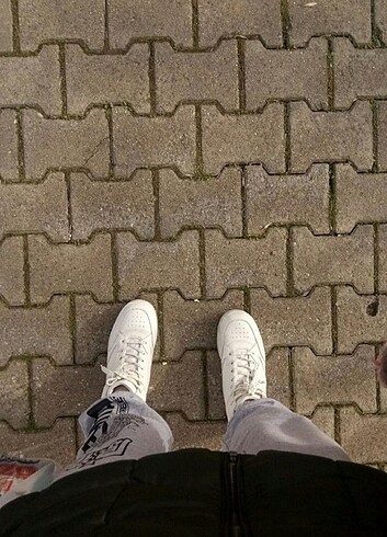 Beyaz beshka sneaker orijinaldir