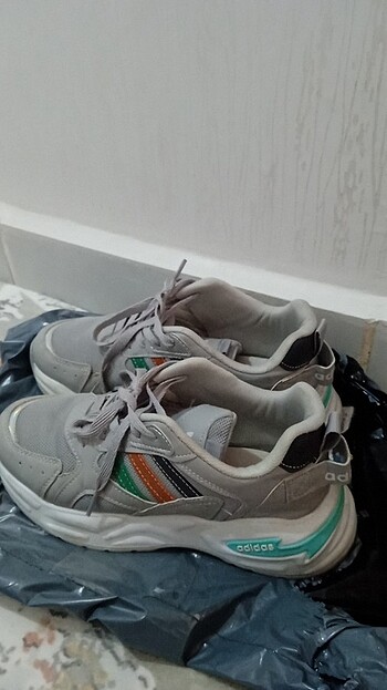 Adidas Adidas ayakkabı bir kere giyildi 