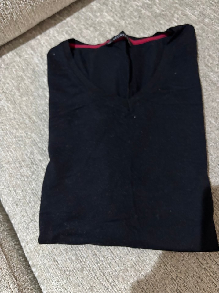 Siyah V Yaka Bluzu - Görsel 2