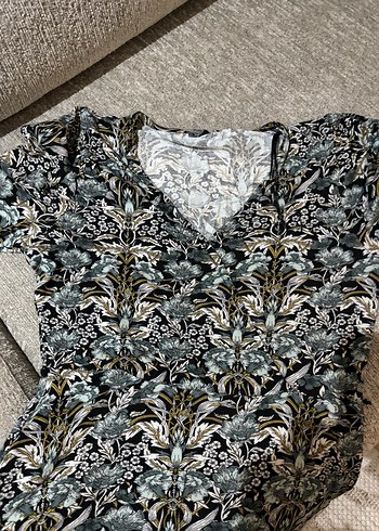 Renkli V Yaka  Tişörtü - Görsel 2