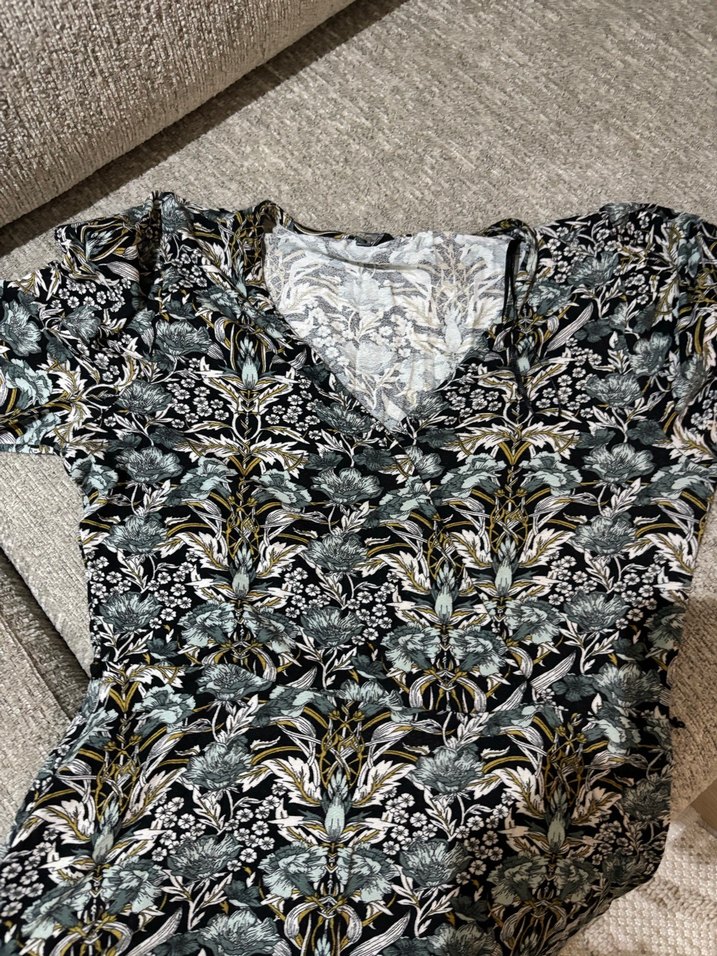 Renkli V Yaka  Tişörtü - Görsel 2