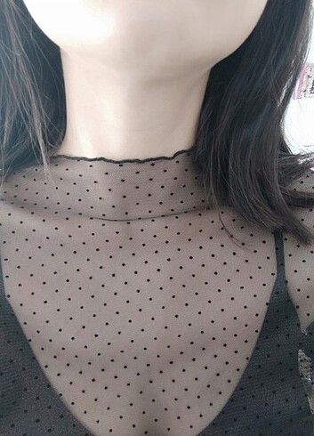 Siyah puantiyeli transparan bluz