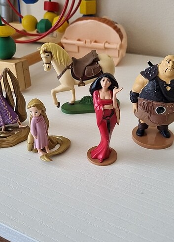 Disney Rapunzel figurleri