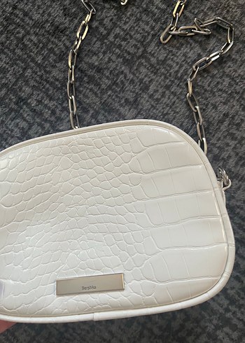 Beyaz Yılan Desenli Zincir Detaylı Deri Çanta - Görsel 4