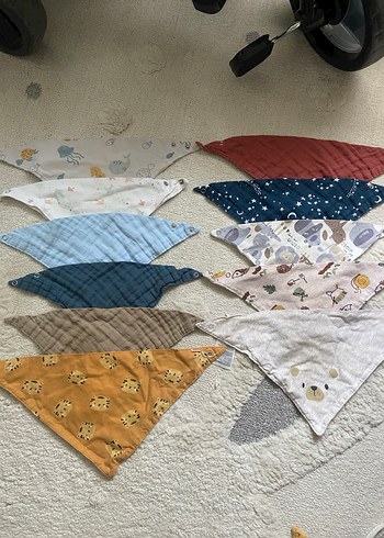 Nakışlı Çok Renkli Bebek Önlüğü