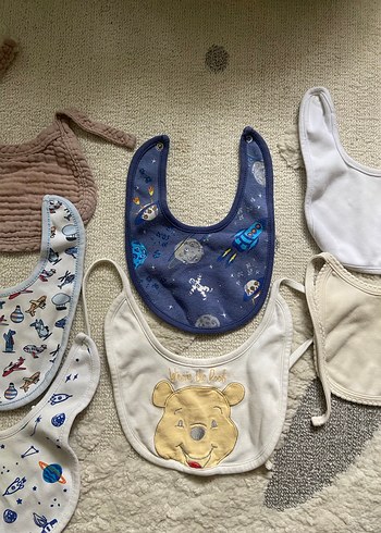 Diğer Nakışlı Çok Renkli Bebek Önlüğü