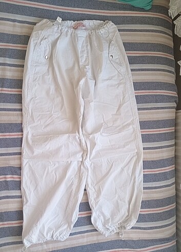 beyaz paraşüt pantolon 