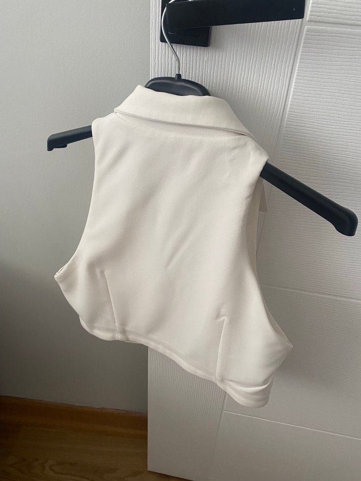 Düğmeli Beyaz Kısa Kadın Yelek - Görsel 2