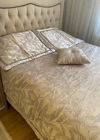 Nakışlı Bej Yatak Örtüsü - Görsel 2