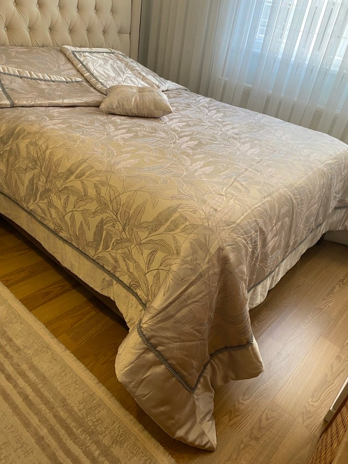 Nakışlı Bej Yatak Örtüsü - Görsel 3