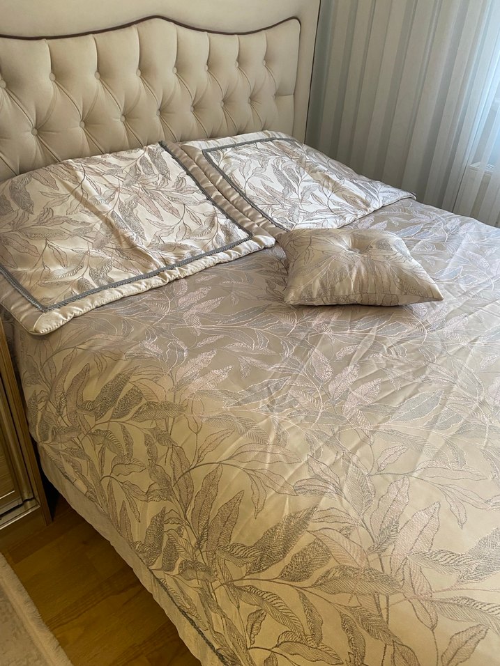 Nakışlı Bej Yatak Örtüsü - Görsel 2