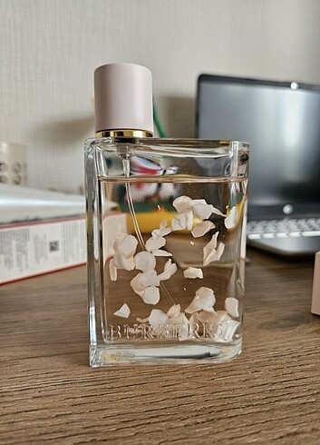 Burberry Burberry her petals limited edition 88 ml