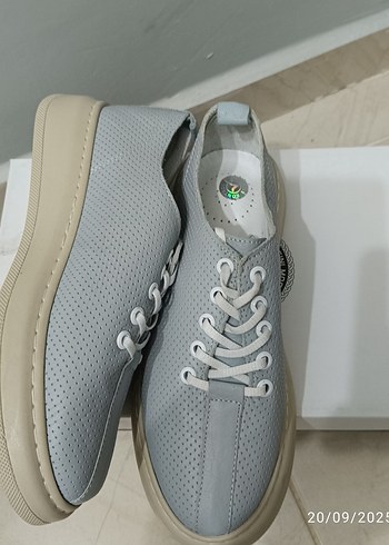 Gri Kadın Dolgu Topuklu Bağcıklı Spor Ayakkabı