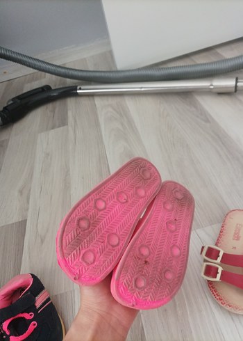25 Beden Kız Çocuk Renkli Baskılı Tokalı Terlikler