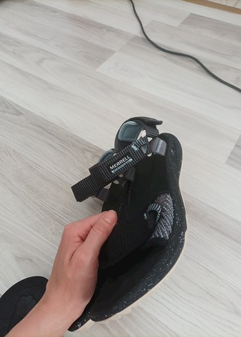37 Beden Kadın Siyah Cırtlı Kauçuk Sandalet merrel marka