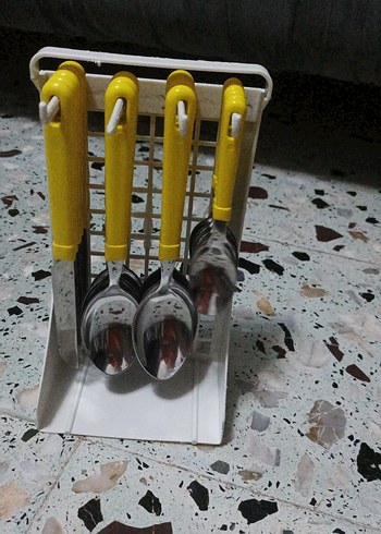 Sarı Saplı 4 Parça Kaşık Seti ve Standı