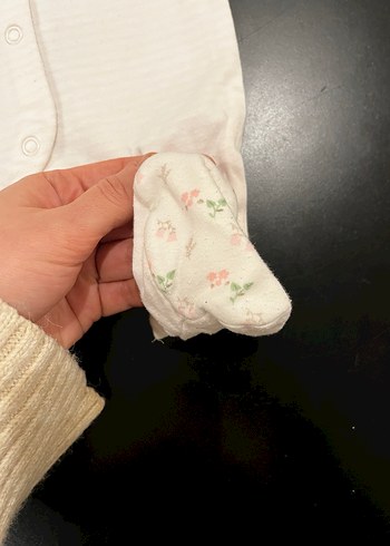 Beyaz Düğmeli Bebek Tulum - Görsel 3