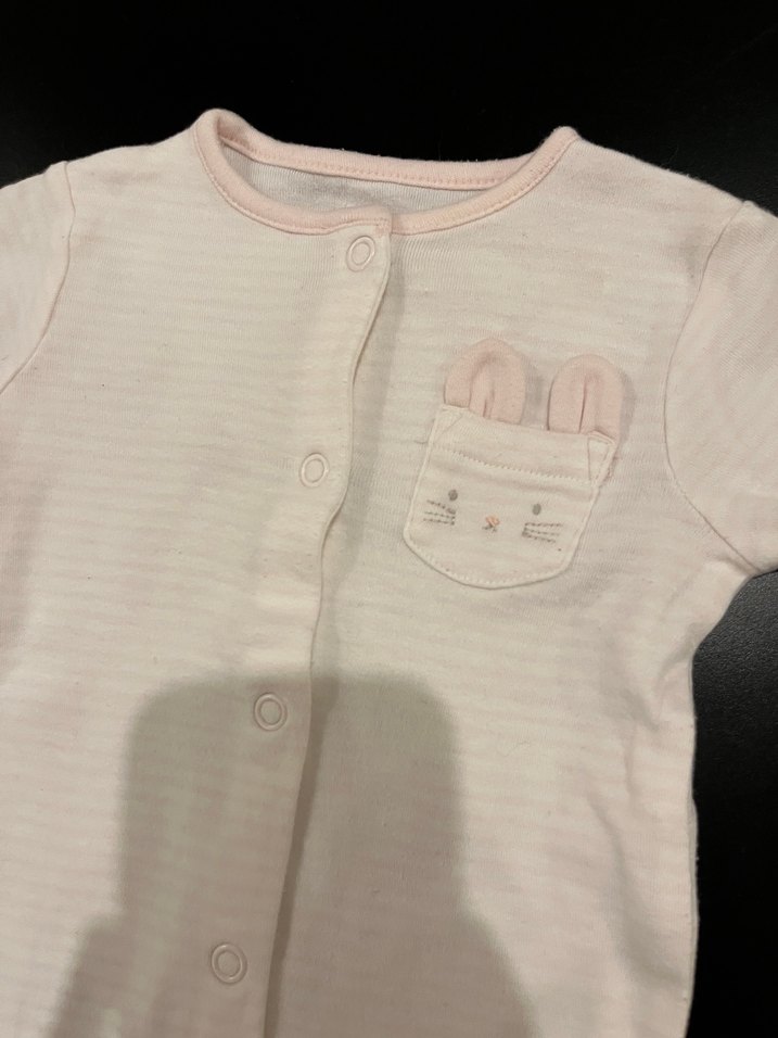 Beyaz Düğmeli Bebek Tulum - Görsel 2