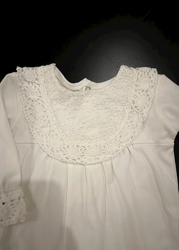 Dantel Detaylı Beyaz Nakışlı Bebek Tulumu - Görsel 2