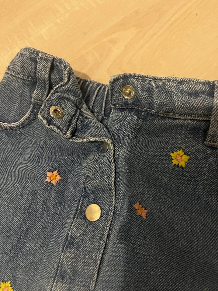 Nakışlı Düğmeli Kız Çocuk Kot Etek - Görsel 3