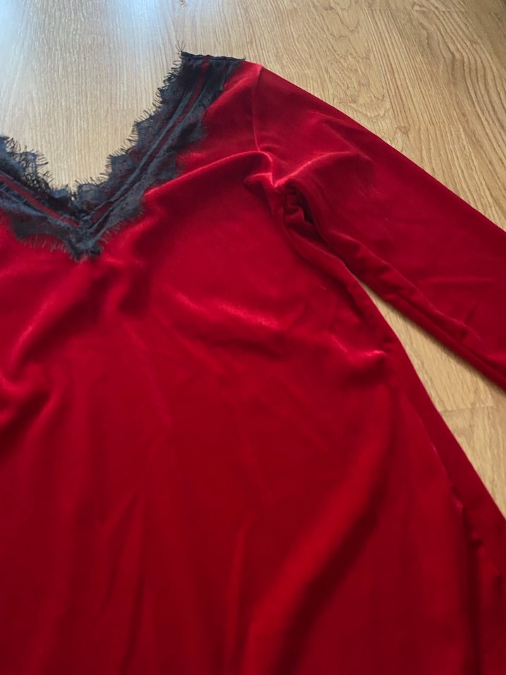 Dantel Detaylı Kırmızı V Yakalı Bluz - Görsel 5