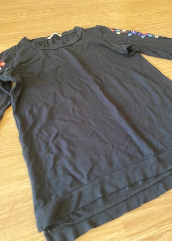 Koyu Mavi Çiçek İşlemeli Uzun Kollu Kız Tişörtü - Görsel 7